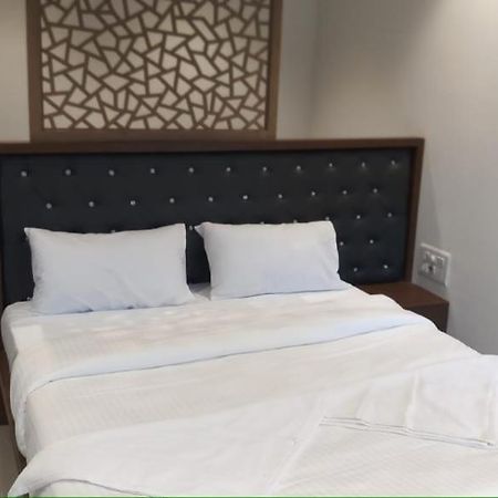 Dukes Plaza Hotel Kalyān Esterno foto