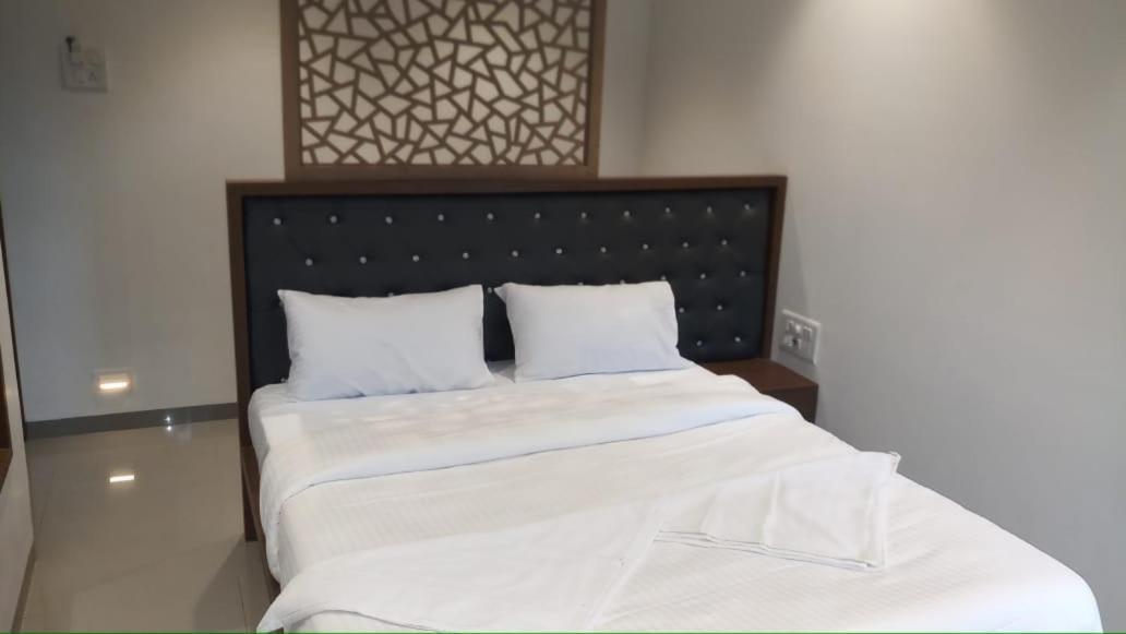 Dukes Plaza Hotel Kalyān Esterno foto